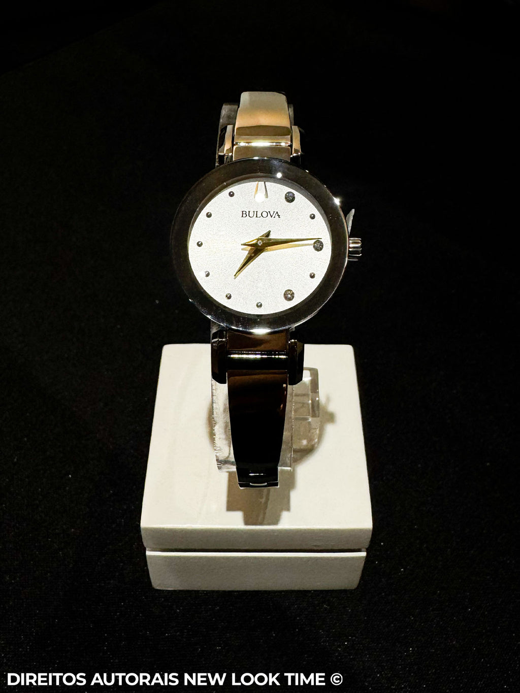 Relógio BULOVA Feminino Marc Anthony MODERN 96P241 *Diamantes