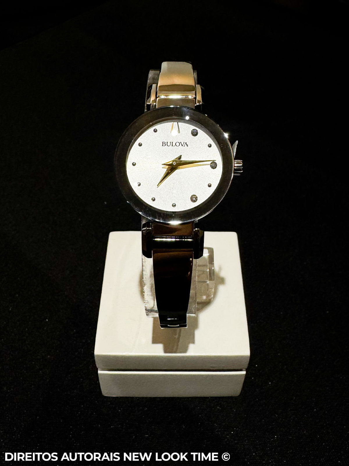 Relógio BULOVA Feminino Marc Anthony MODERN 96P241 *Diamantes