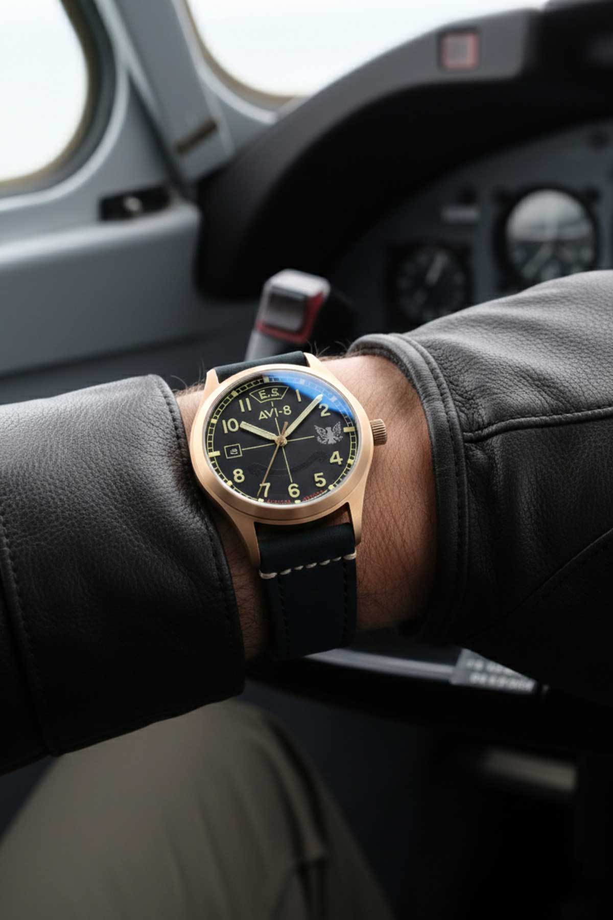 Relógio AVI-8 Automático Eagle Squadron Bronze AV-4145-01 *85th Limited Edition