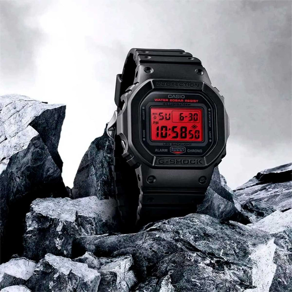 Relógio Casio G-SHOCK Black and Bold Red DW-5600BBR-1DR