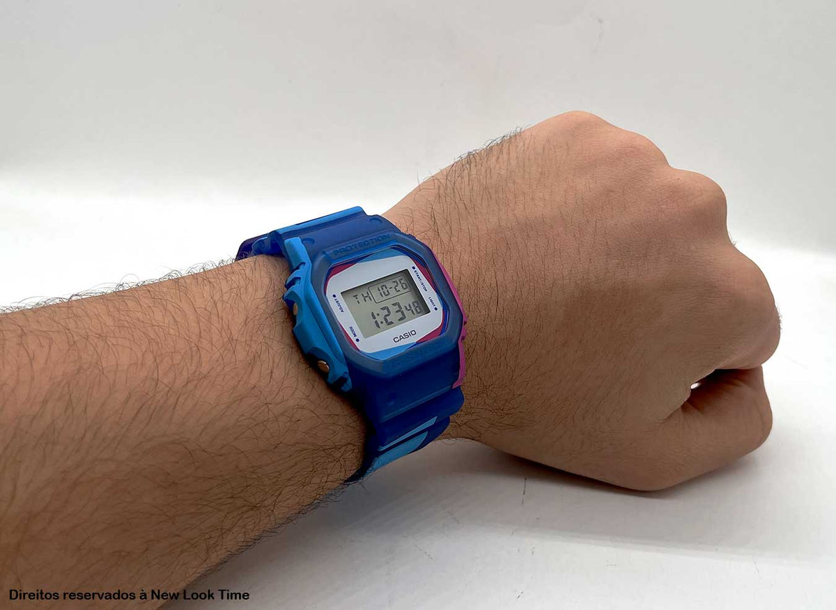 Relógio Casio G-SHOCK Digital Series DWE-5600PR-2DR *Kit de Caixa e Pulseira