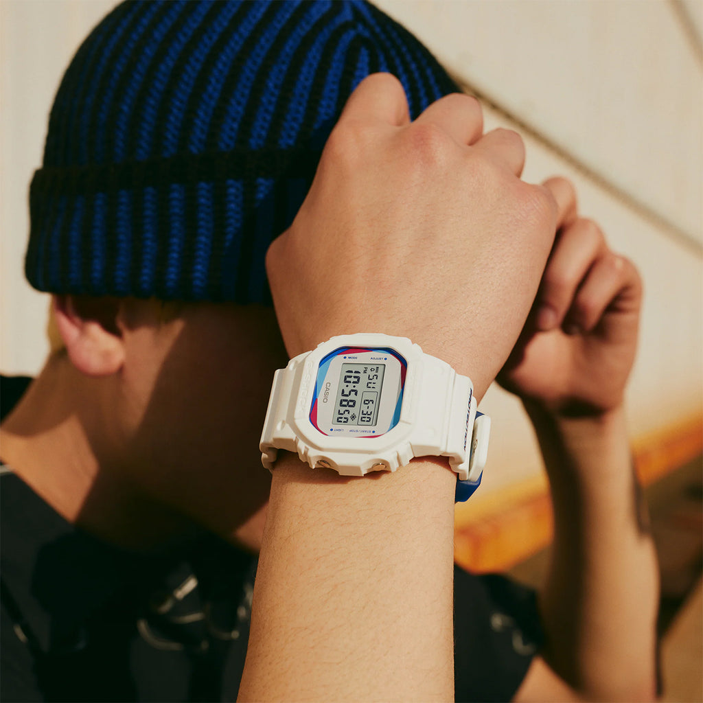 Relógio Casio G-SHOCK Digital Series DWE-5600PR-2DR *Kit de Caixa e Pulseira