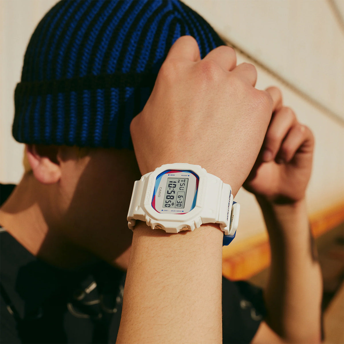 Relógio Casio G-SHOCK Digital Series DWE-5600PR-2DR *Kit de Caixa e Pulseira