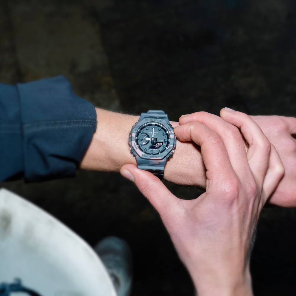 Relógio Casio G-SHOCK GA-2100CM-8A *Carbon Core Guard *Camuflado