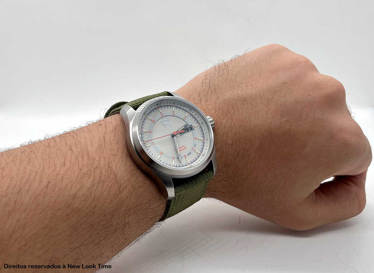 RELÓGIO LUMINOX AUTOMÁTICO ATACAMA FIELD 1907.NF *Safira *Swiss Made