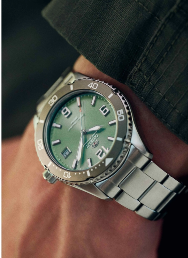 Relógio ORIENT Mako 40 Diver Solar RA-WJ0001E10B