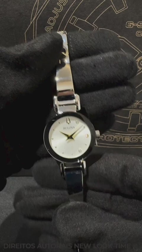Relógio BULOVA Feminino Marc Anthony MODERN 96P241 *Diamantes